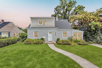 63 Old Farm Rd, Levittown, NY 11756