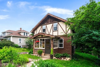 112 E Winona St, Duluth, MN 55803
