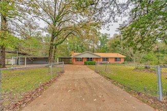 1012 Shady Pine St, Lufkin, TX 75901