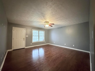 221 Woodview Dr, Nicholasville, KY 40356