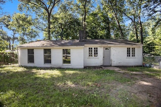 823 W River Rd, Muskegon, MI 49445