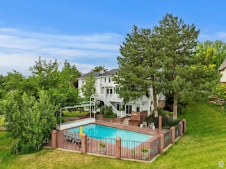 1074 E Raymond Rd, Fruit Heights, UT 84037
