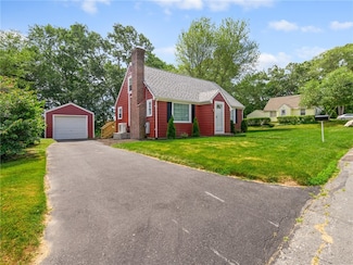10 Palmer St, Greenville, RI 02828