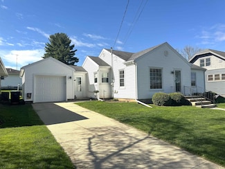 140 W Manchester St, Markesan, WI 53946