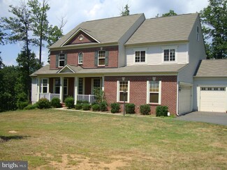 35248 Round Knoll Ct, Round Hill, VA 20141