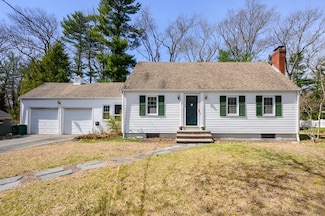 8 Pioneer Rd, Hingham, MA 02043