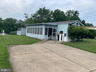 1092 Pine Dr, Langhorne, PA 19053