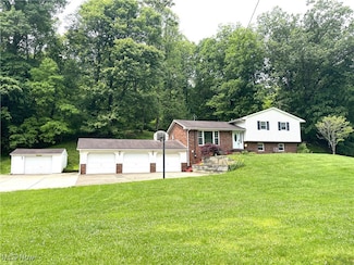 1355 Congress Rd, Belpre, OH 45714