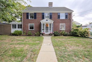 25 Brewster Rd, Framingham, MA 01702