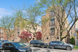 1350 W Byron St Unit 9, Chicago, IL 60613