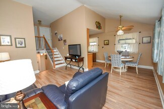 736 17th Ave, Prospect Park, PA 19076