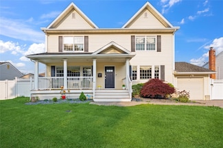 47 Syosset Cir, Syosset, NY 11791