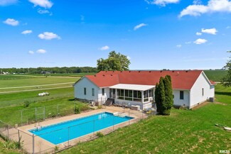 1131 N Nofsinger Rd, Metamora, IL 61548
