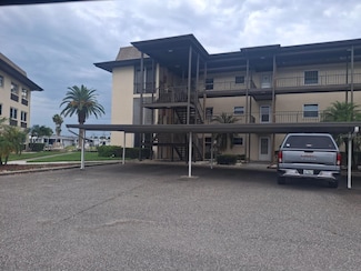 4632 Marine Pkwy Unit 208, New Port Richey, FL 34652