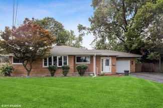 810 Pershing Ave, Wheaton, IL 60189