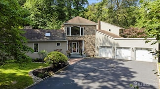 2 Derby Ln, North Brunswick, NJ 08902