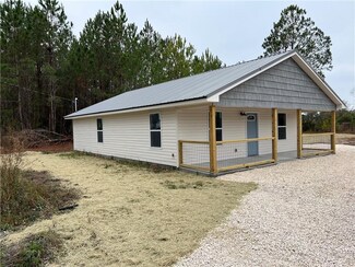 281 Jason St, Nahunta, GA 31553