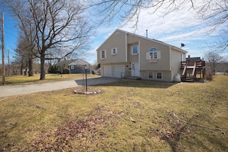 97 Gleason St, Thomaston, ME 04861