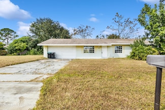 697 Castaways St NE, Palm Bay, FL 32907