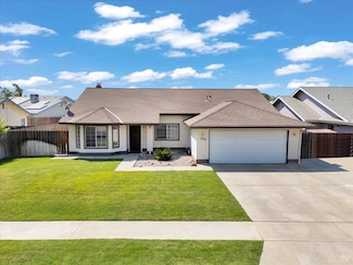 1395 Pine Dr, Lemoore, CA 93245