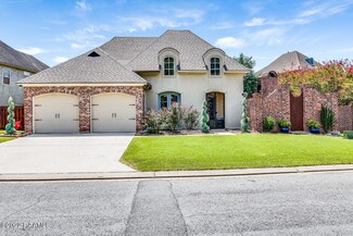 303 La Villa Cir, Youngsville, LA 70592