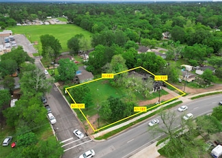 406 E Phillips St, Conroe, TX 77301