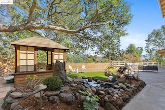 61 Via Floreado, Orinda, CA 94563
