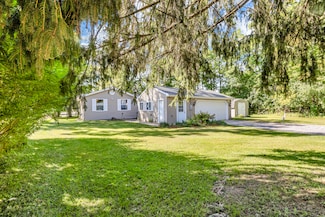 585 Norvell Beach Dr, Brooklyn, MI 49230