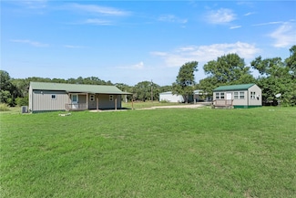 995 Satin Rd, Chilton, TX 76632