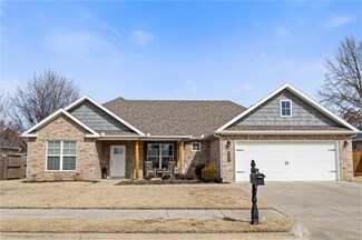 1813 Woodhause Cir, Pea Ridge, AR 72751