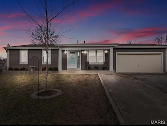 232 Maple Point Dr, Saint Charles, MO 63304