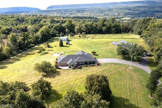 23 Ivan Rd, Columbia, NJ 07832