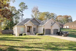 286 Plantation Cir, Killen, AL 35645