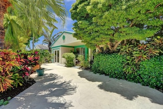 8353 Huntsman Place, Boca Raton, FL 33433