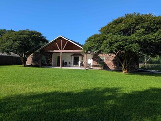 1405 Turner Dr, Bridge City, TX 77611