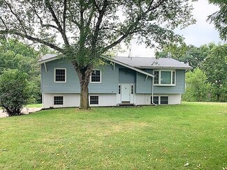 30708 Terrace Ln, Bellevue, IA 52031