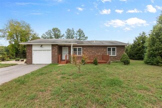 121 Holmes Ave, Sikeston, MO 63801