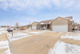 3758 Pheasant Ln, Waterloo, IA 50701