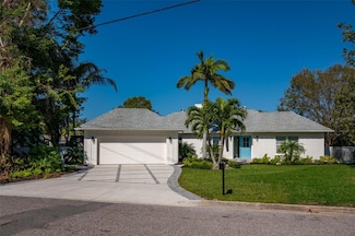 1719 Shoreland Dr, Sarasota, FL 34239