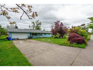633 E Main St, Molalla, OR 97038