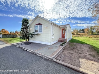 138 Foxbeach Ave, Staten Island, NY 10306