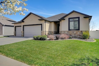 5711 Clear Creek Dr, Lincoln, NE 68516