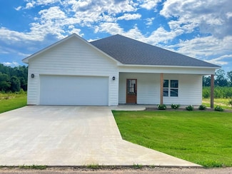145 Thaxton Hills Dr, Thaxton, MS 38871