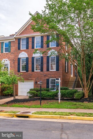 47451 Sharpskin Island Square, Sterling, VA 20165