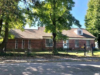 900 E 4th St, West Frankfort, IL 62896