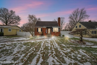 2938 Starr Ave, Oregon, OH 43616