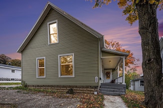 308 Yeomans St, Ionia, MI 48846