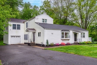 14 Big Piece Rd, Fairfield, NJ 07004