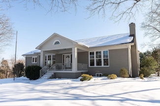 20 Windy Knoll Ln, Staunton, VA 24401