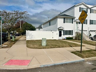 523 Medina St, Staten Island, NY 10306